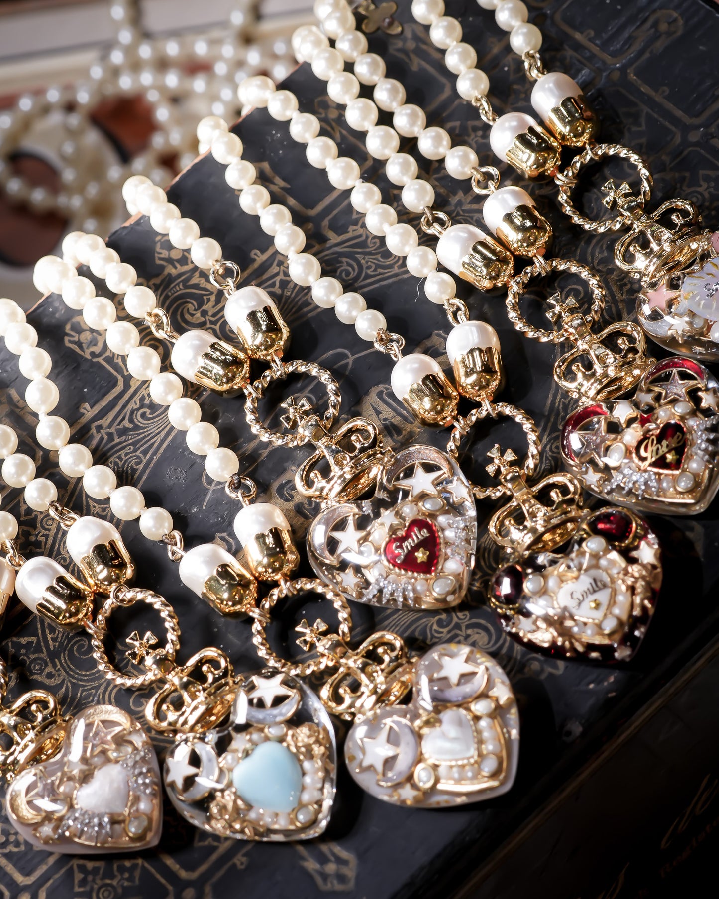 Crown Heart Majolica Pearl Necklace - Red3