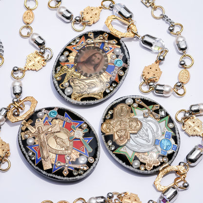 Antique Emblem Medallion Necklace - Black × Red