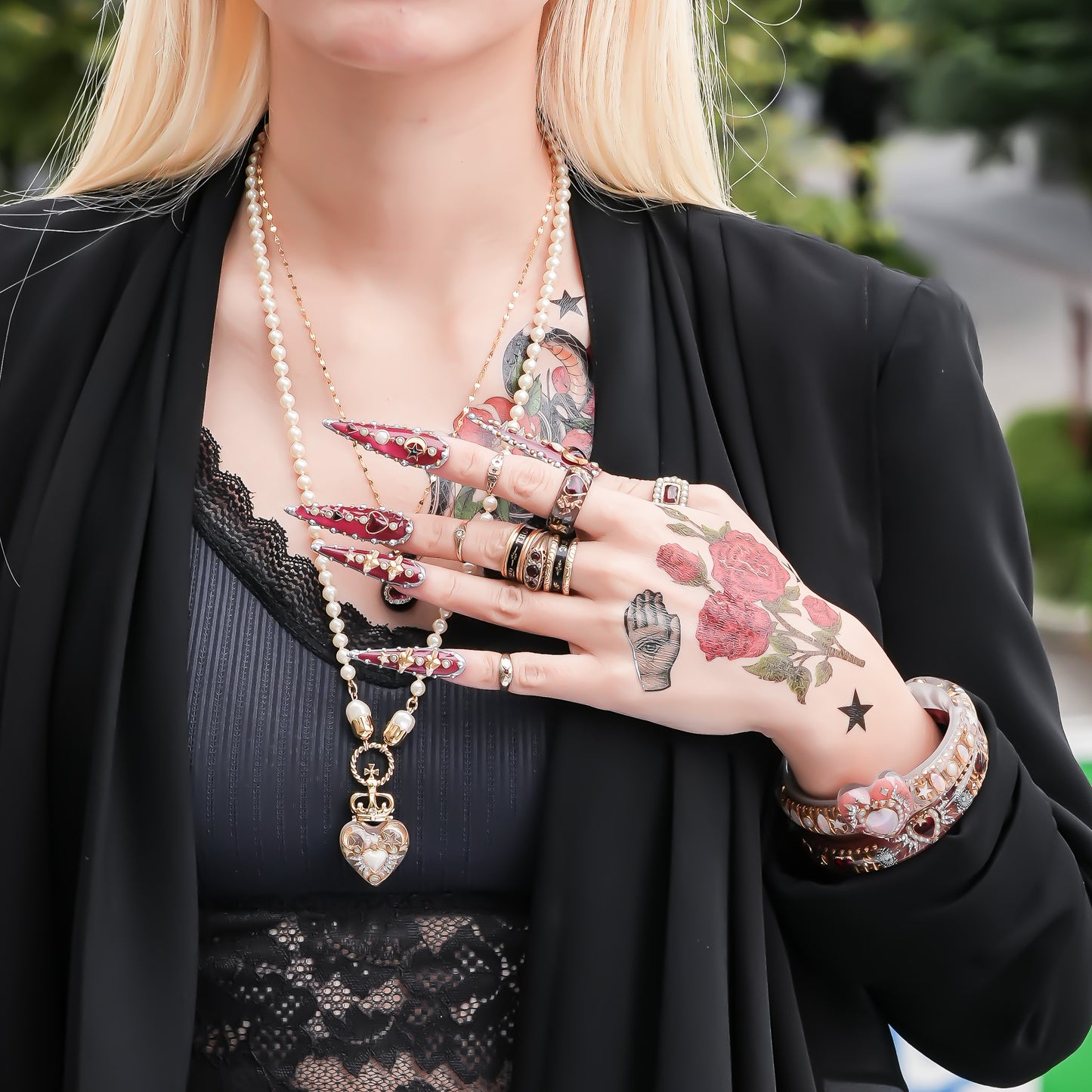 Crown Heart Majolica Pearl Necklace - Smoky White1