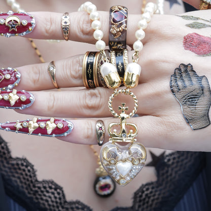 Crown Heart Majolica Pearl Necklace - Smoky White1