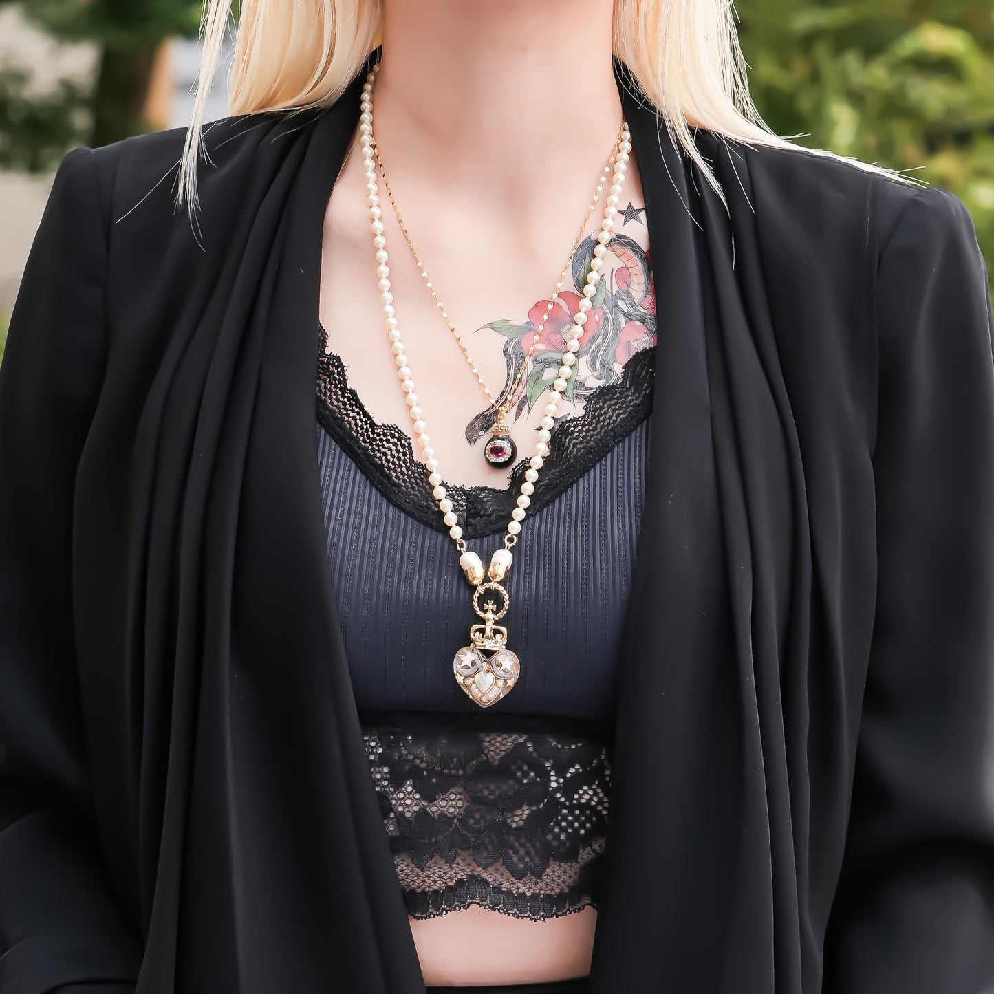 Crown Heart Majolica Pearl Necklace - Smoky White 2