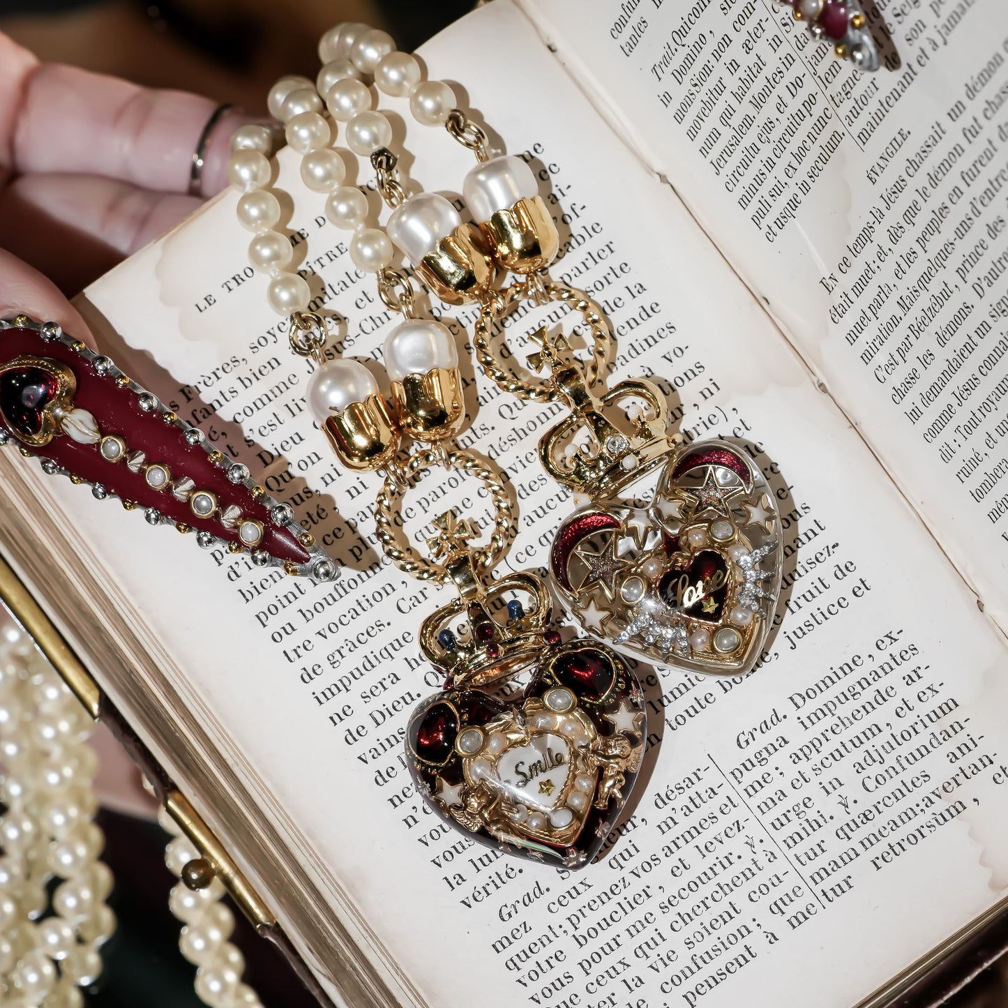 Crown Heart Majolica Pearl Necklace - Red1