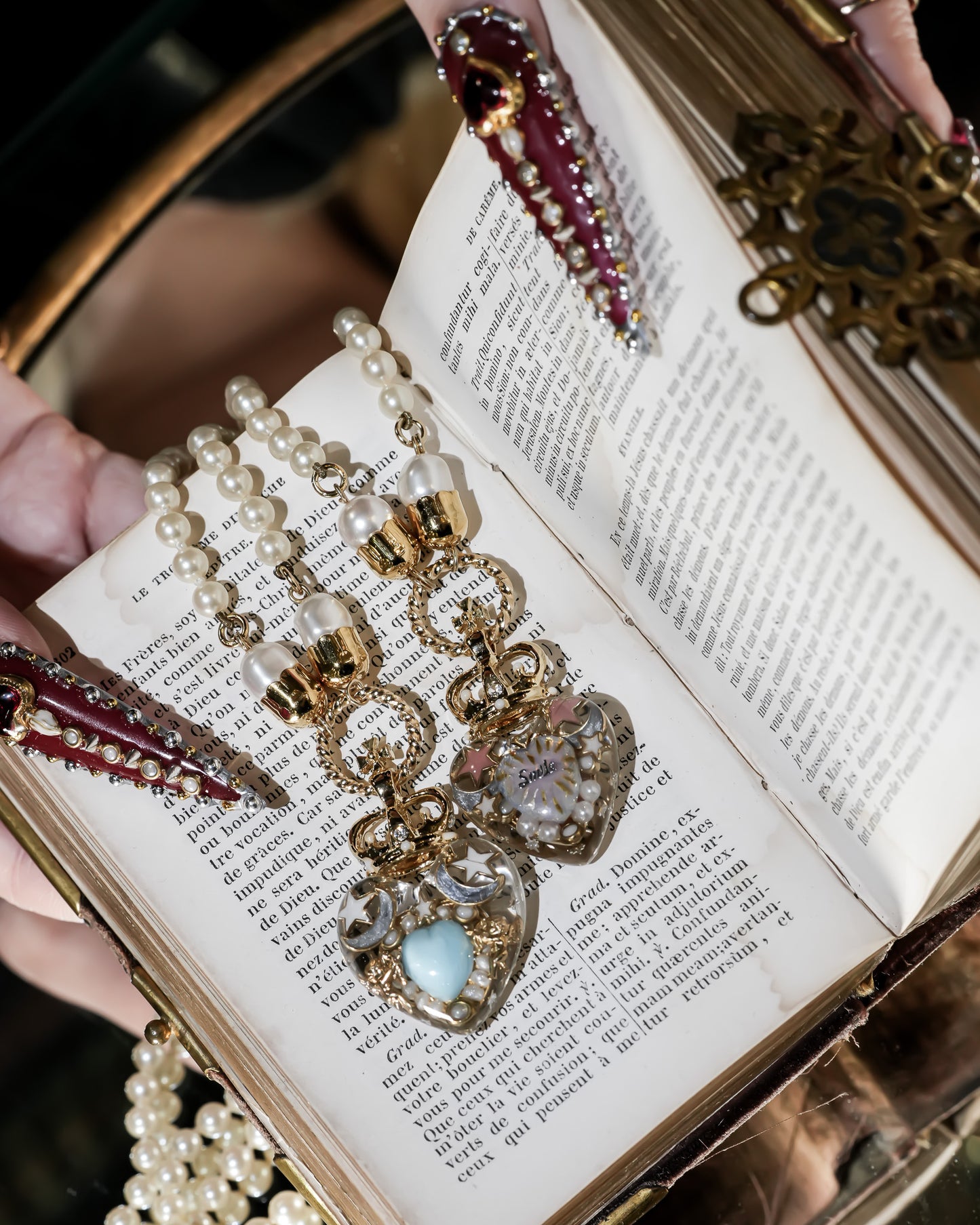 Crown Heart Majolica Pearl Necklace - Turquoise