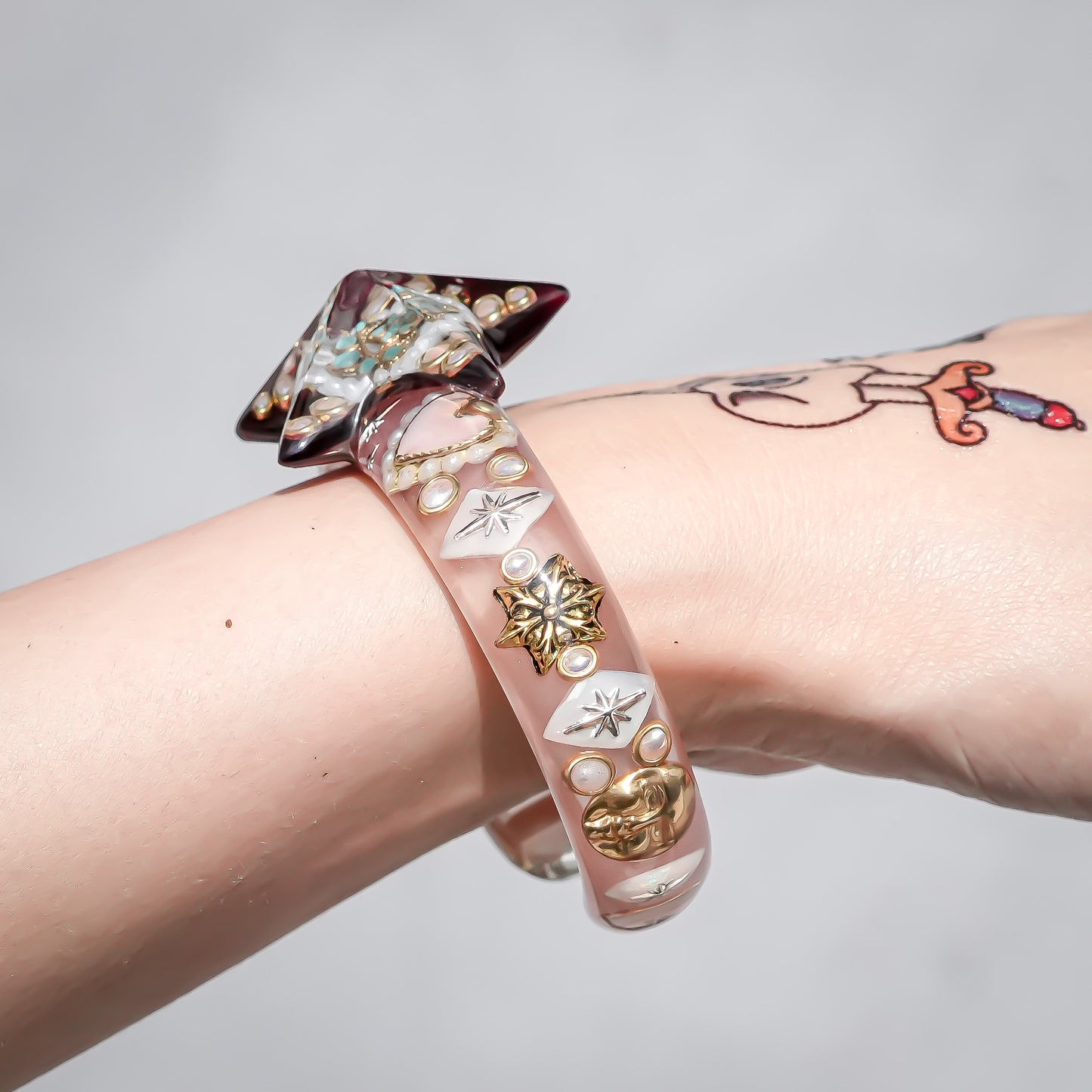 Star Spell Bracelet - Smoky Pink × Red