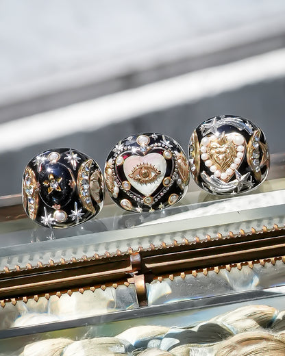 Mother of Pearl Heart Eye Ring - Black × White / #16