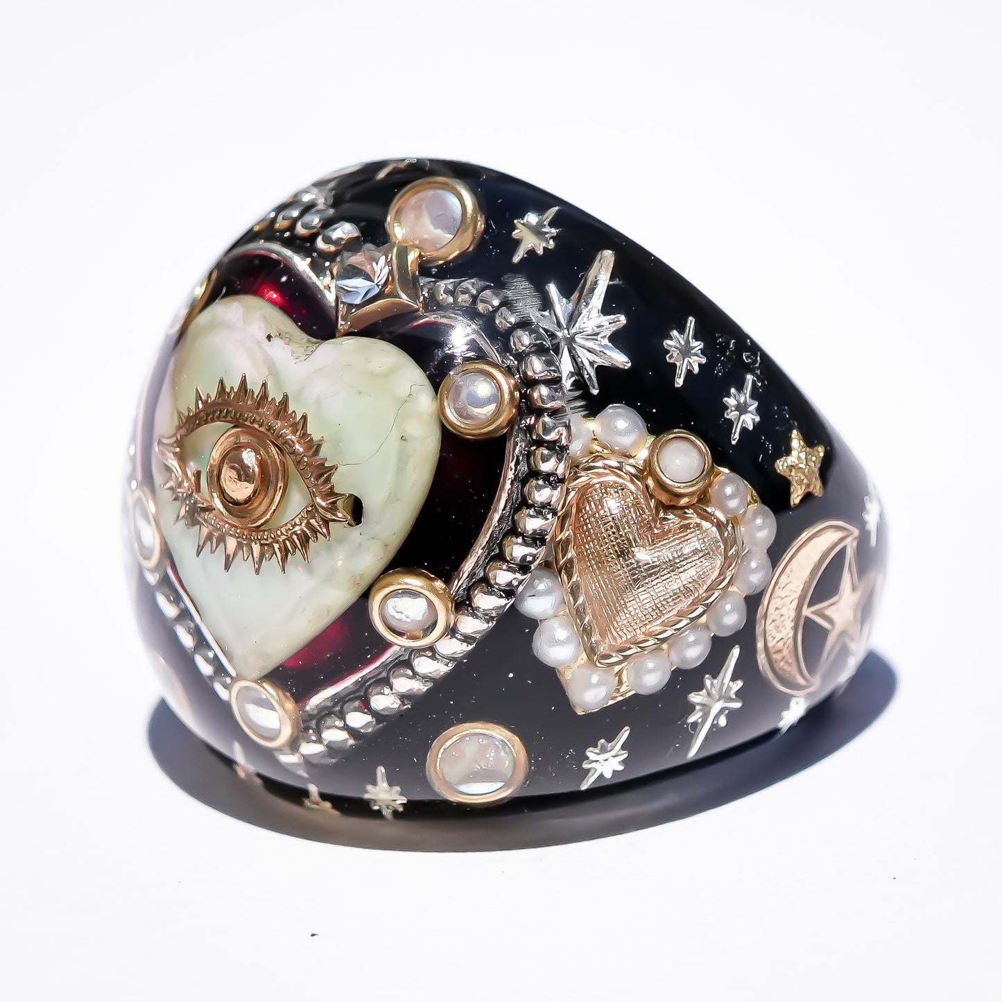 Mother of Pearl Heart Eye Ring - Black × White / #16
