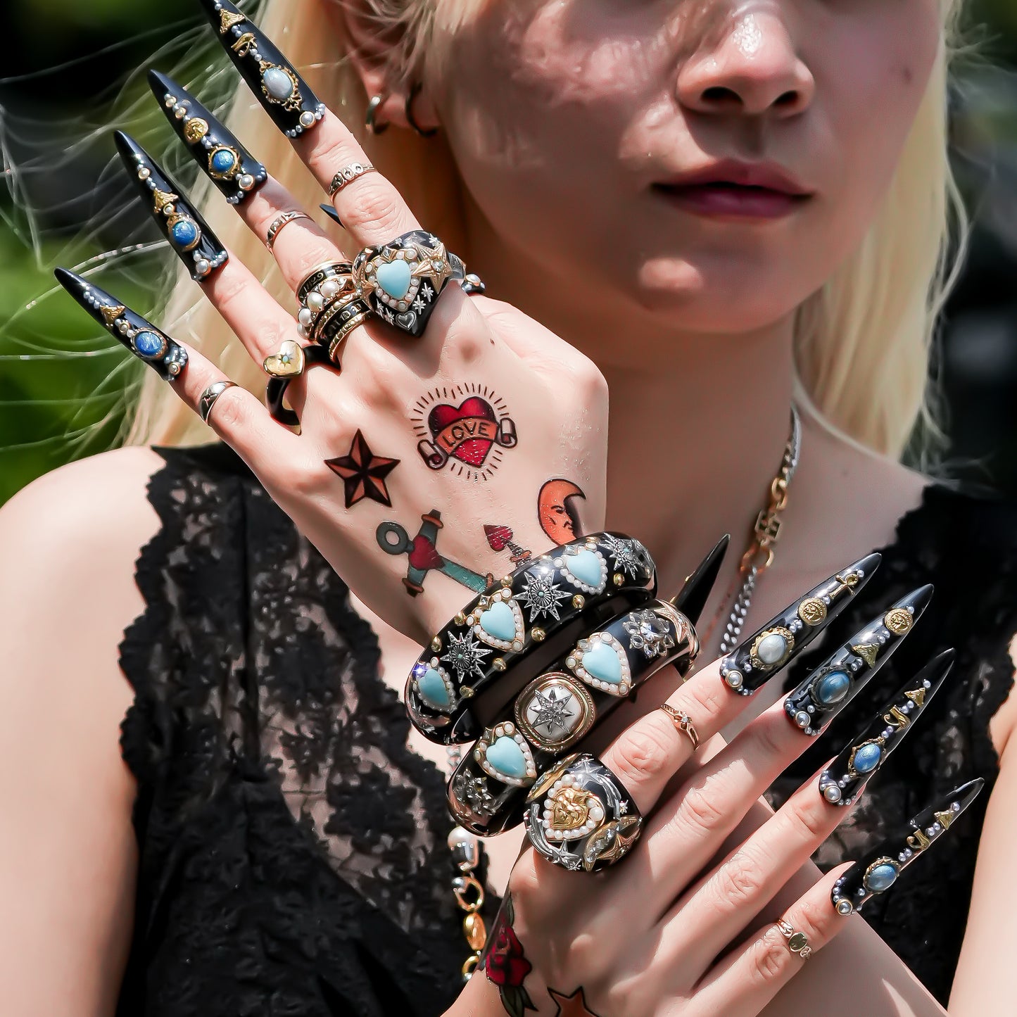 Turquoise Heart Antique Button Bracelet - Black × Turquoise