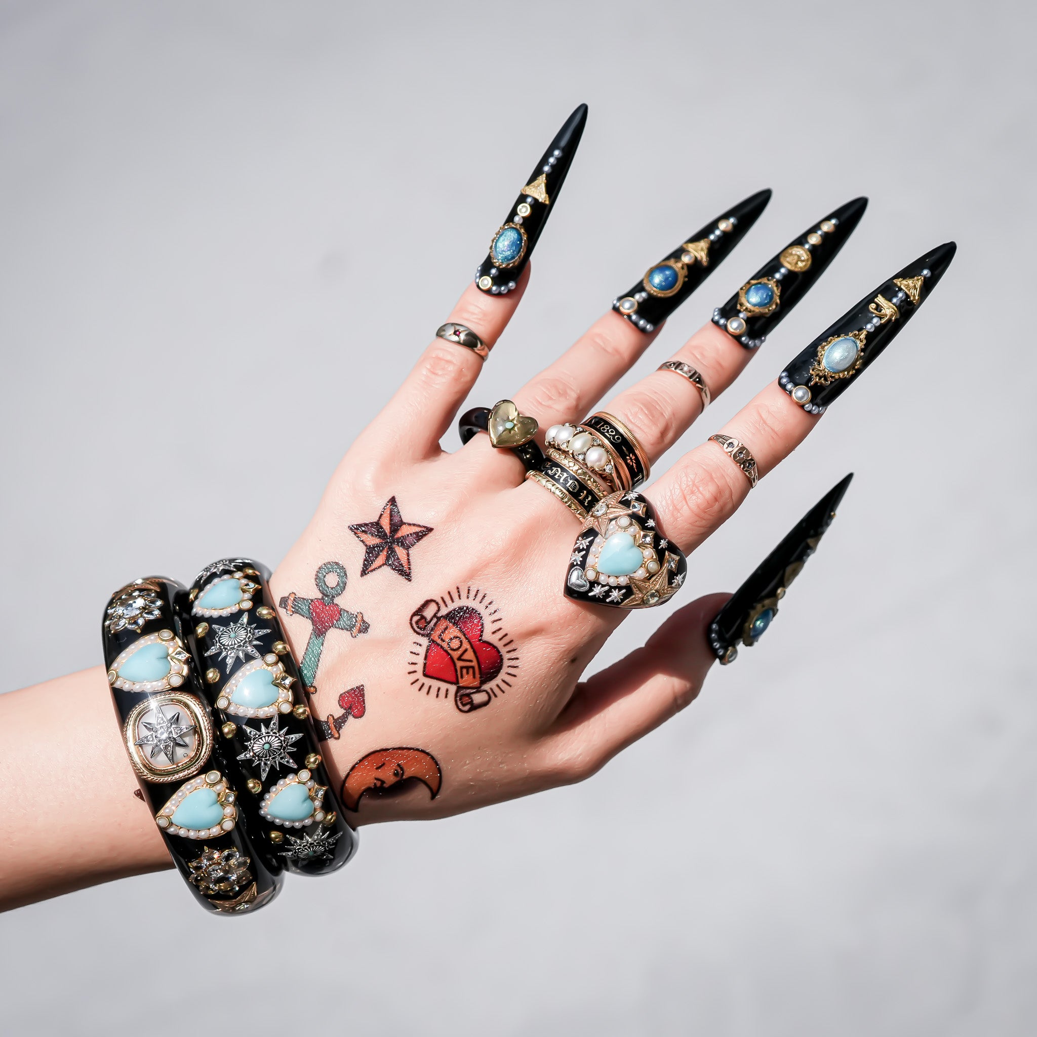 Turquoise Heart Antique Button Bracelet - Black × Turquoise – RUKA