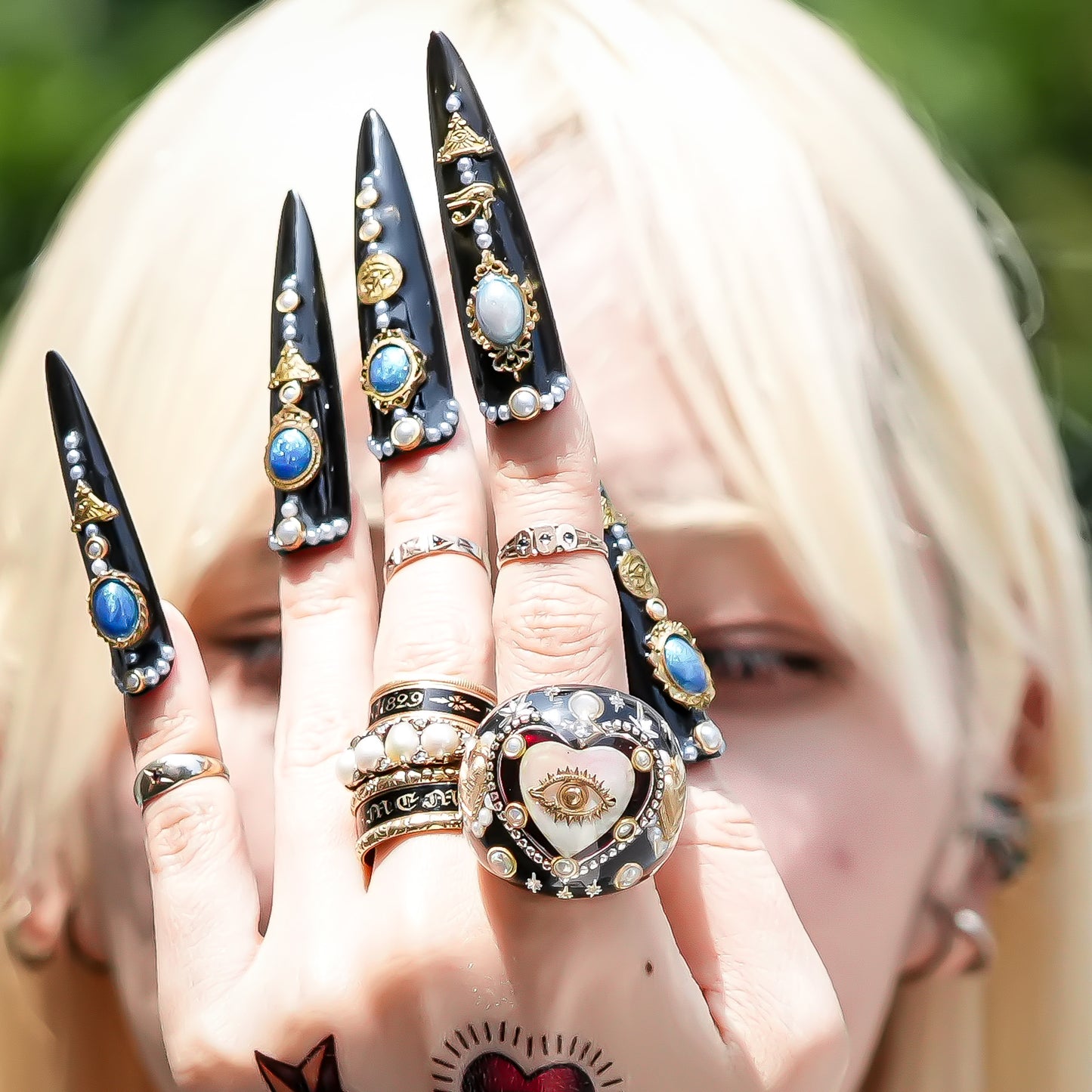 Mother of Pearl Heart Eye Ring - Black × White / #16