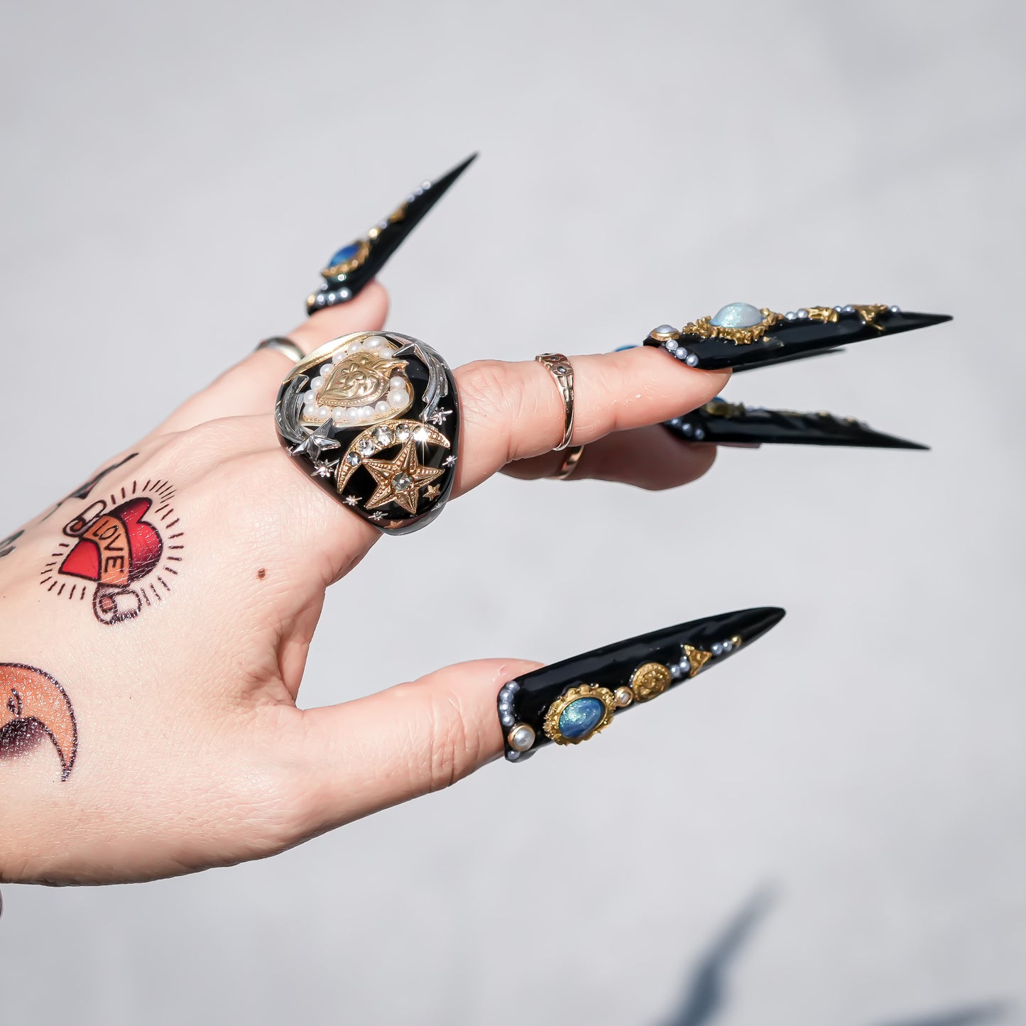 Celestial Antique Heart Ring - Black × Gold / #12