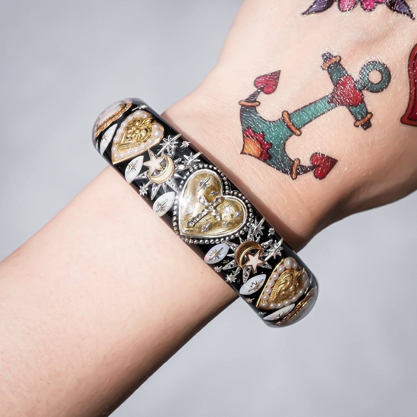 Sacred Heart Cross Bracelet - Black × Gold × White