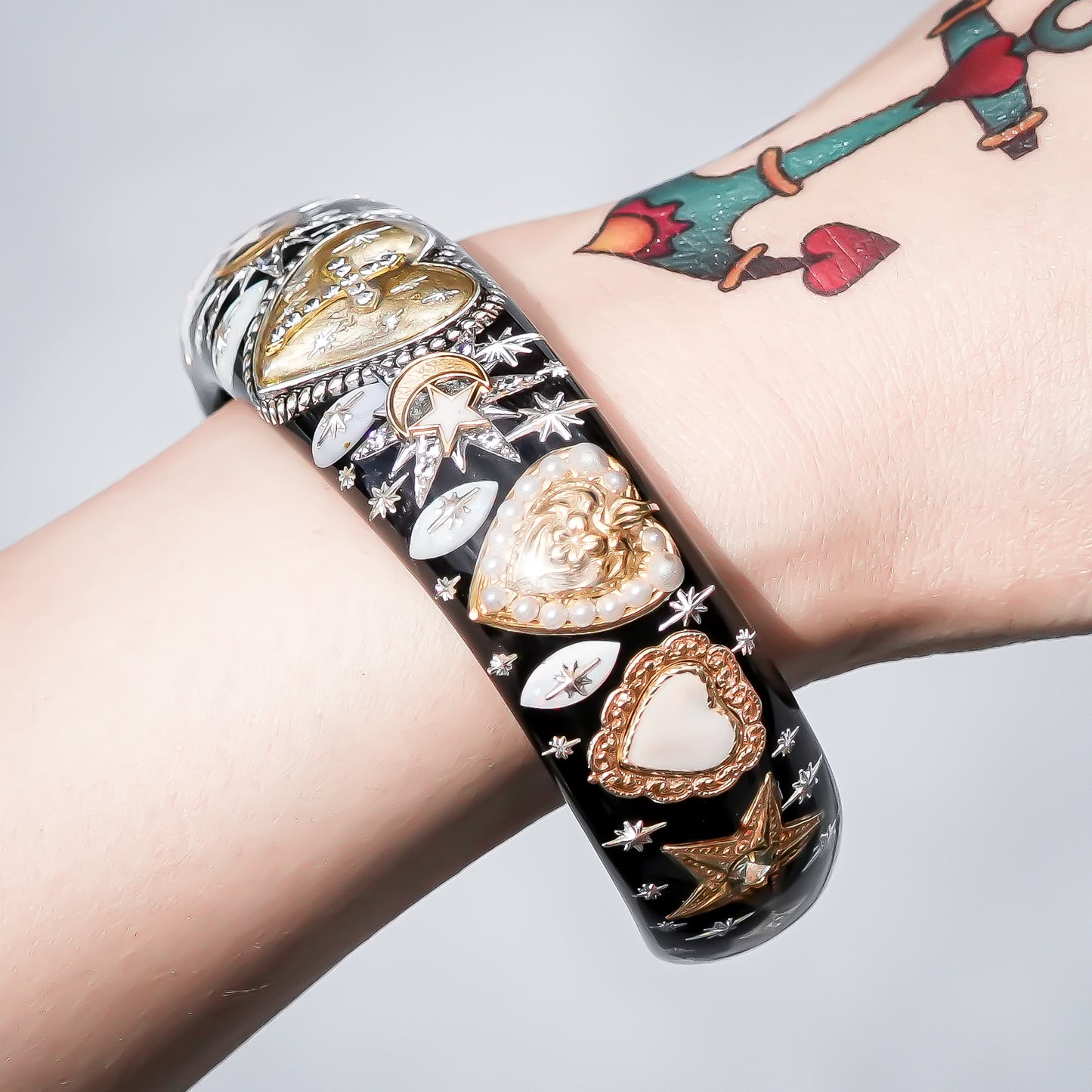 Sacred Heart Cross Bracelet - Black × Gold × White