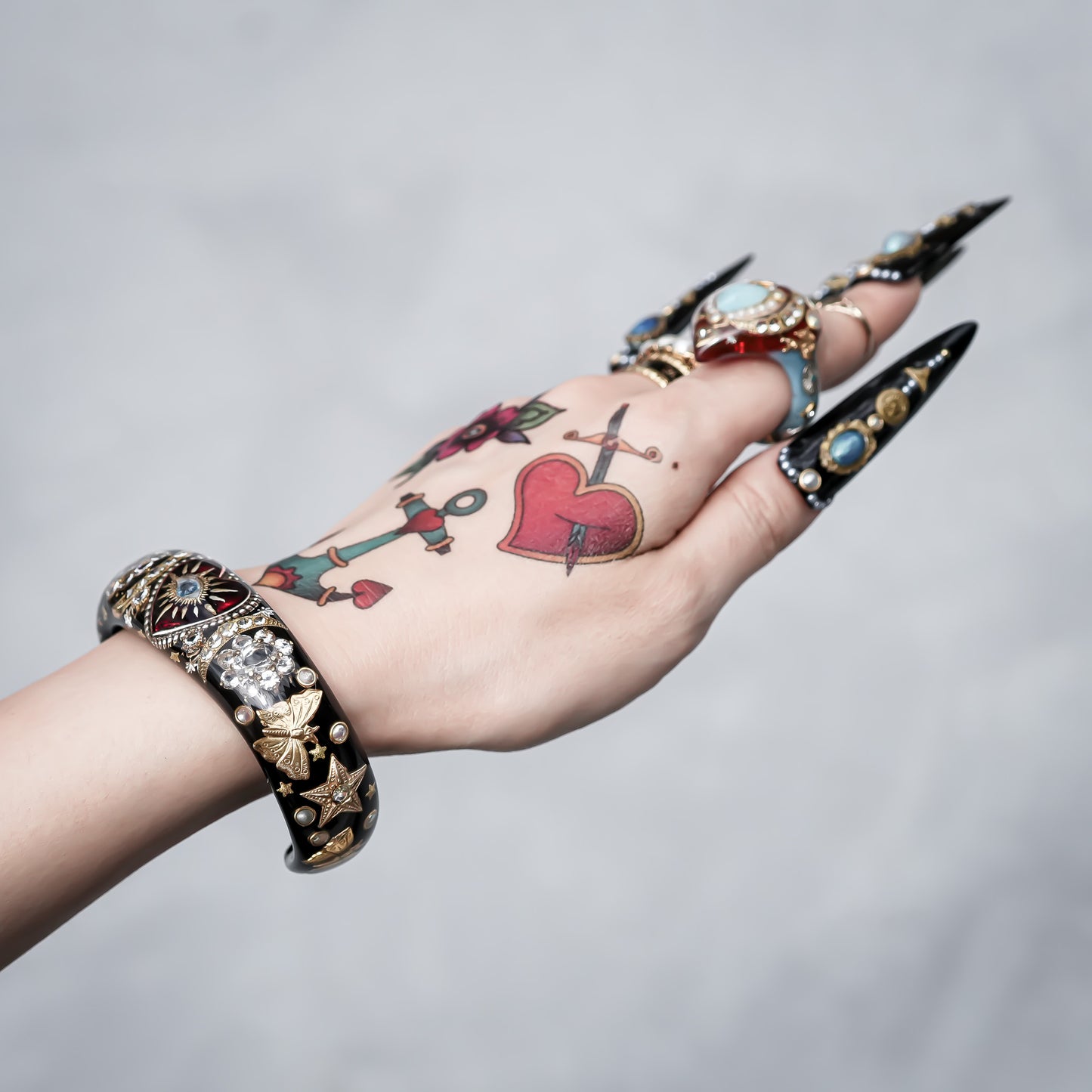 Crimson Eye Heart Bracelet - Black × Red × Gold