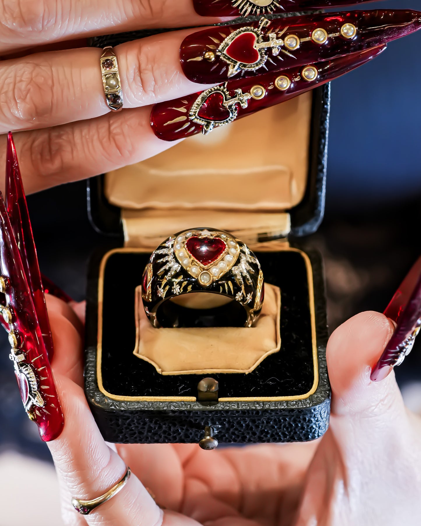 Sacred Heart Halo Ring - Black × Deep Red / #14 #16