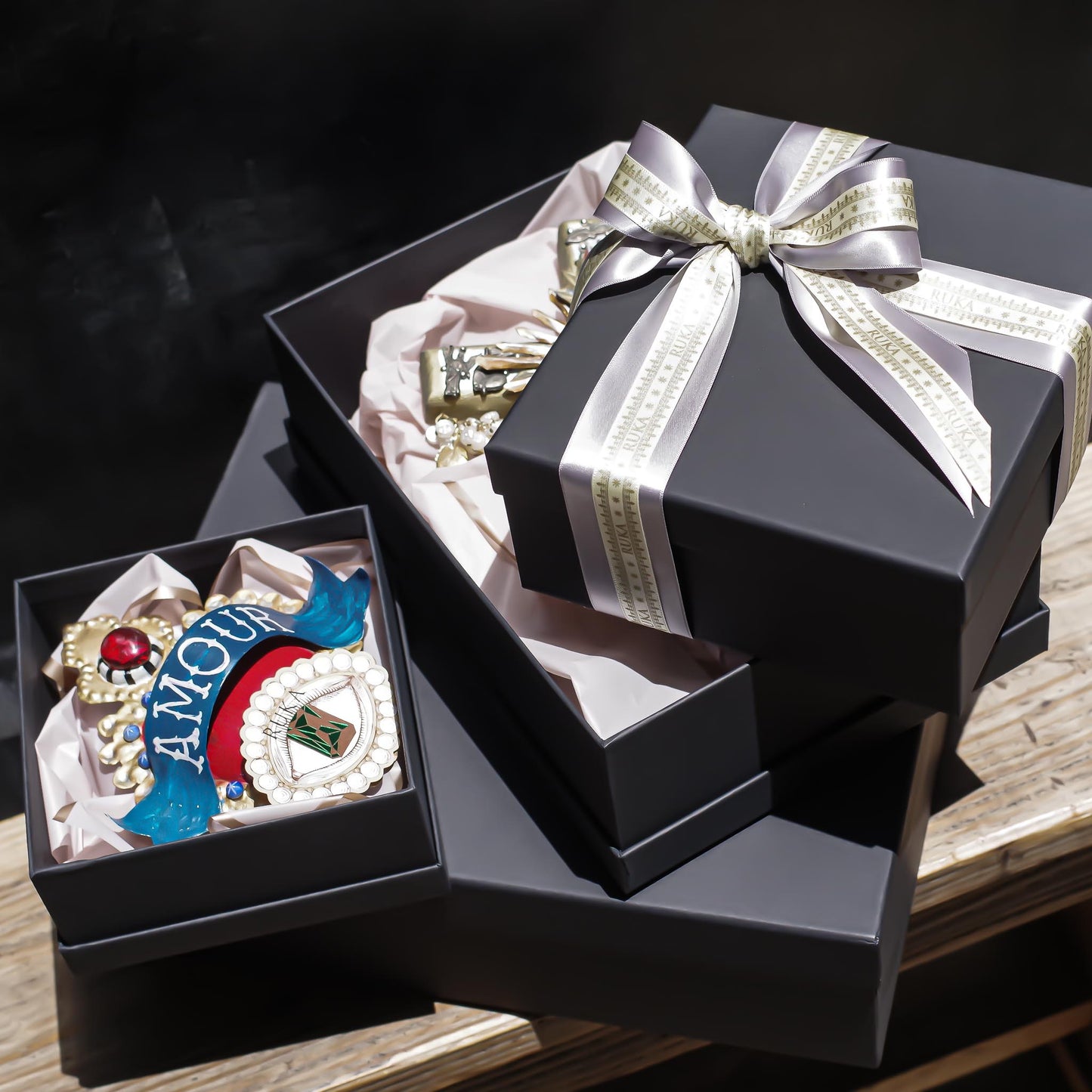 GIFT BOX ( DECOR ONLY)