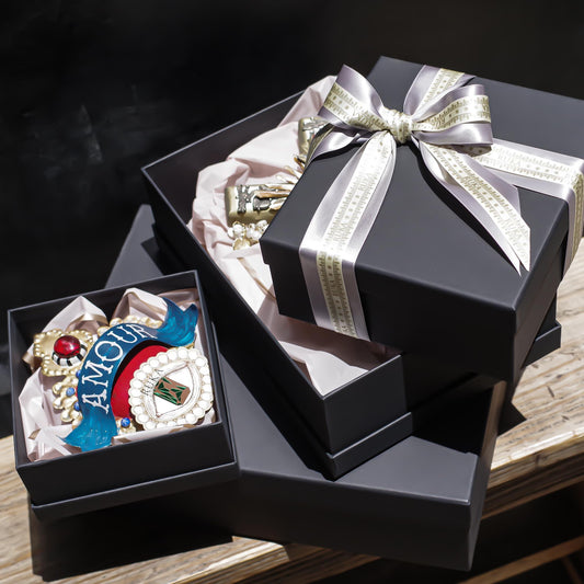 GIFT BOX (DECOR ONLY)