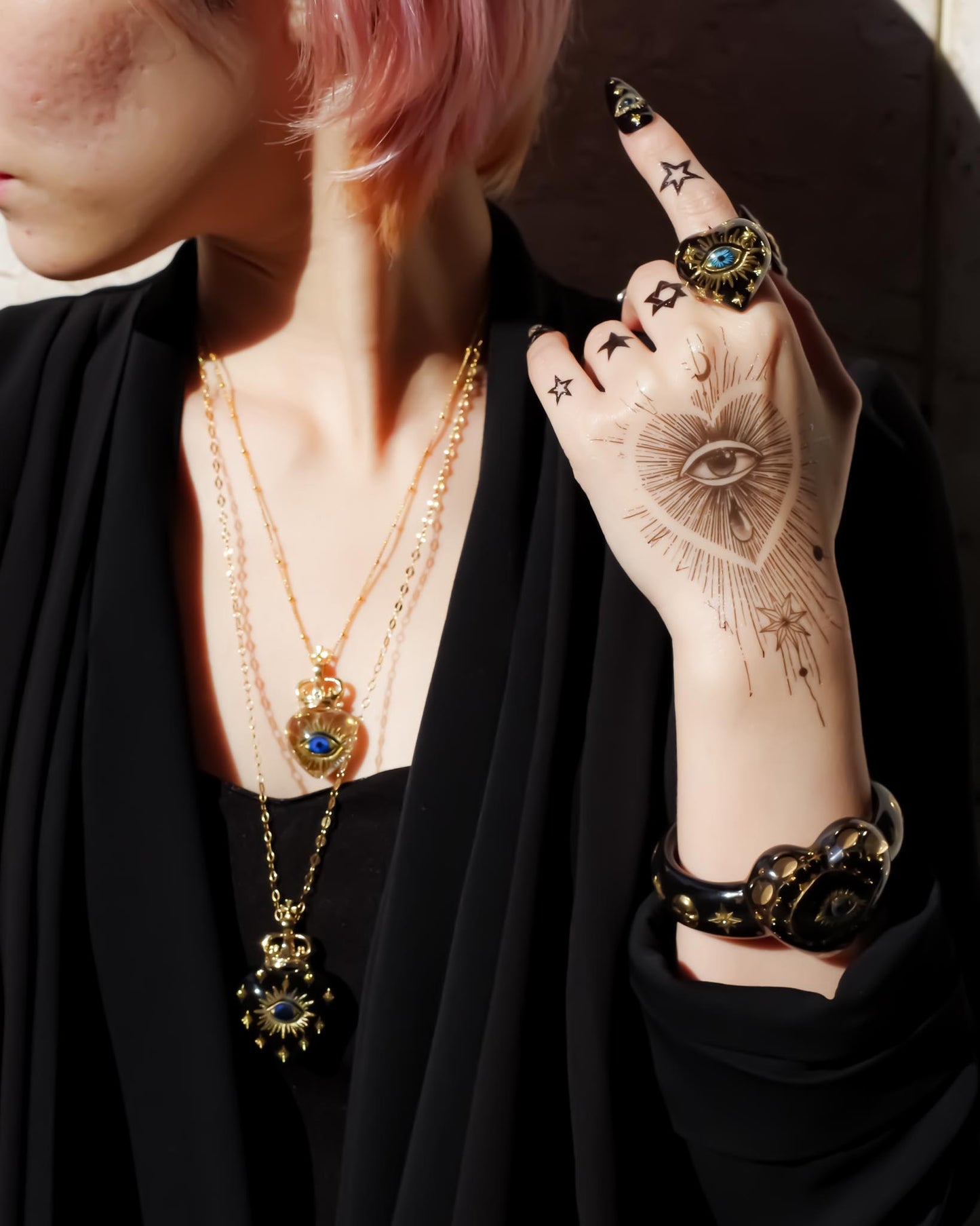 EYE BIG HEART NECKLACE / BLACK