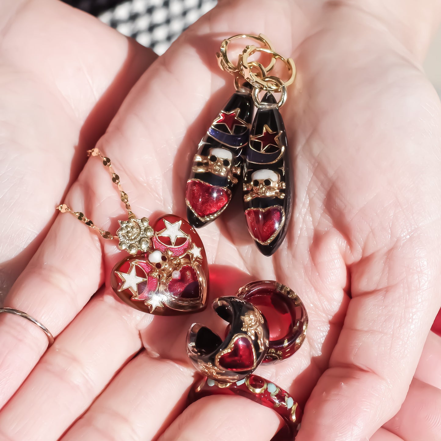 MAGICAL EARRINGS / DROP / BLACK