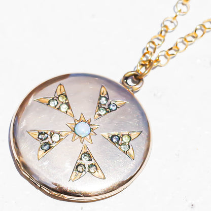 LOCKET NECKLACE / OPAL FLOWER