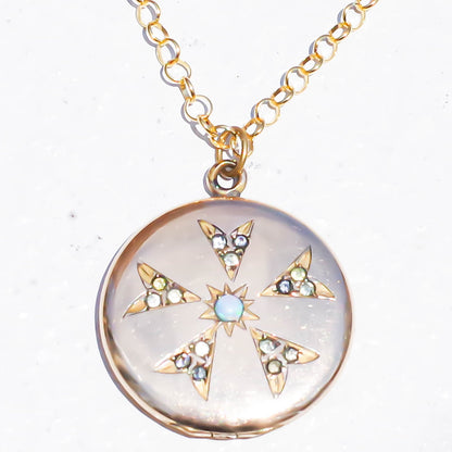 LOCKET NECKLACE / OPAL FLOWER