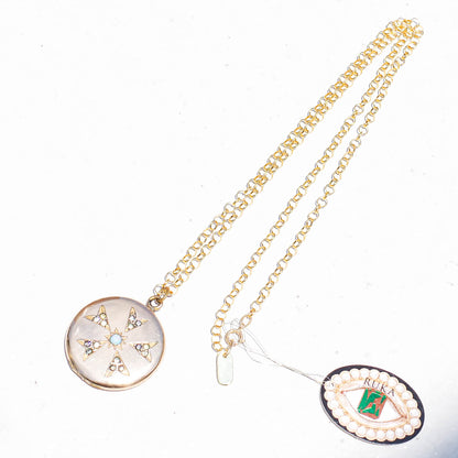 LOCKET NECKLACE / OPAL FLOWER