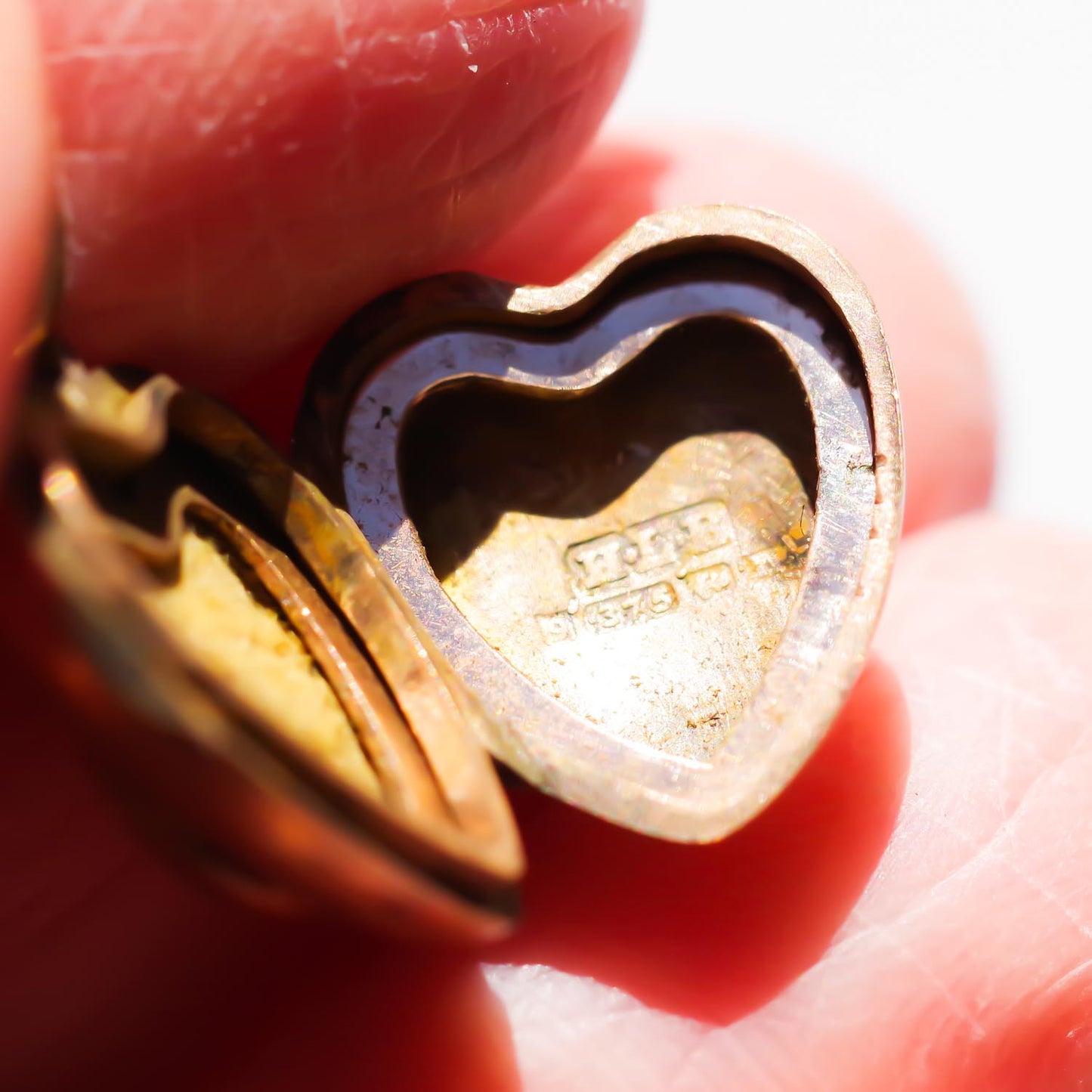 HEART LOCKET NECKLACE / WHITE SAPPHIRE / 9K